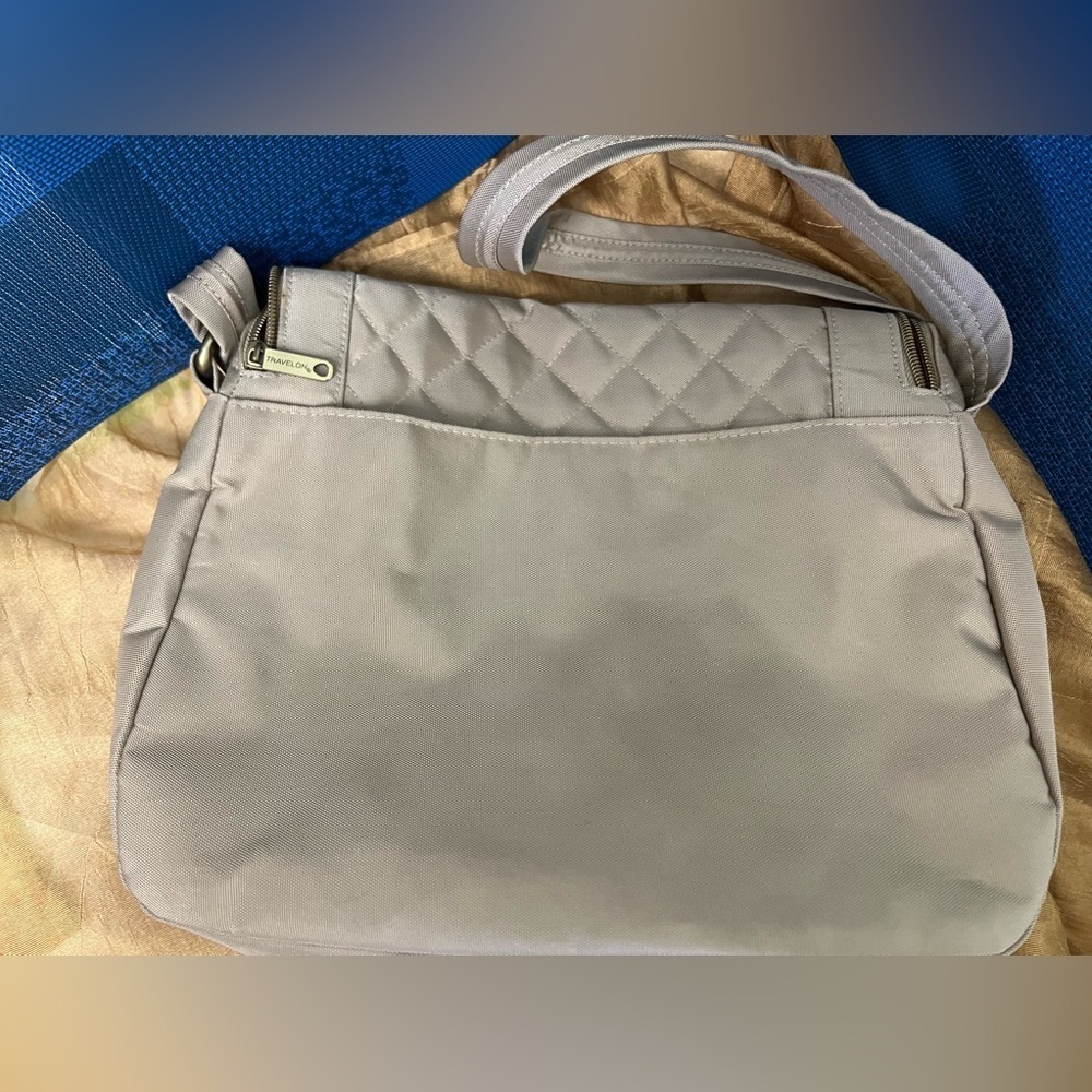 Travelon crossbody travel bag - Picture 4 of 15